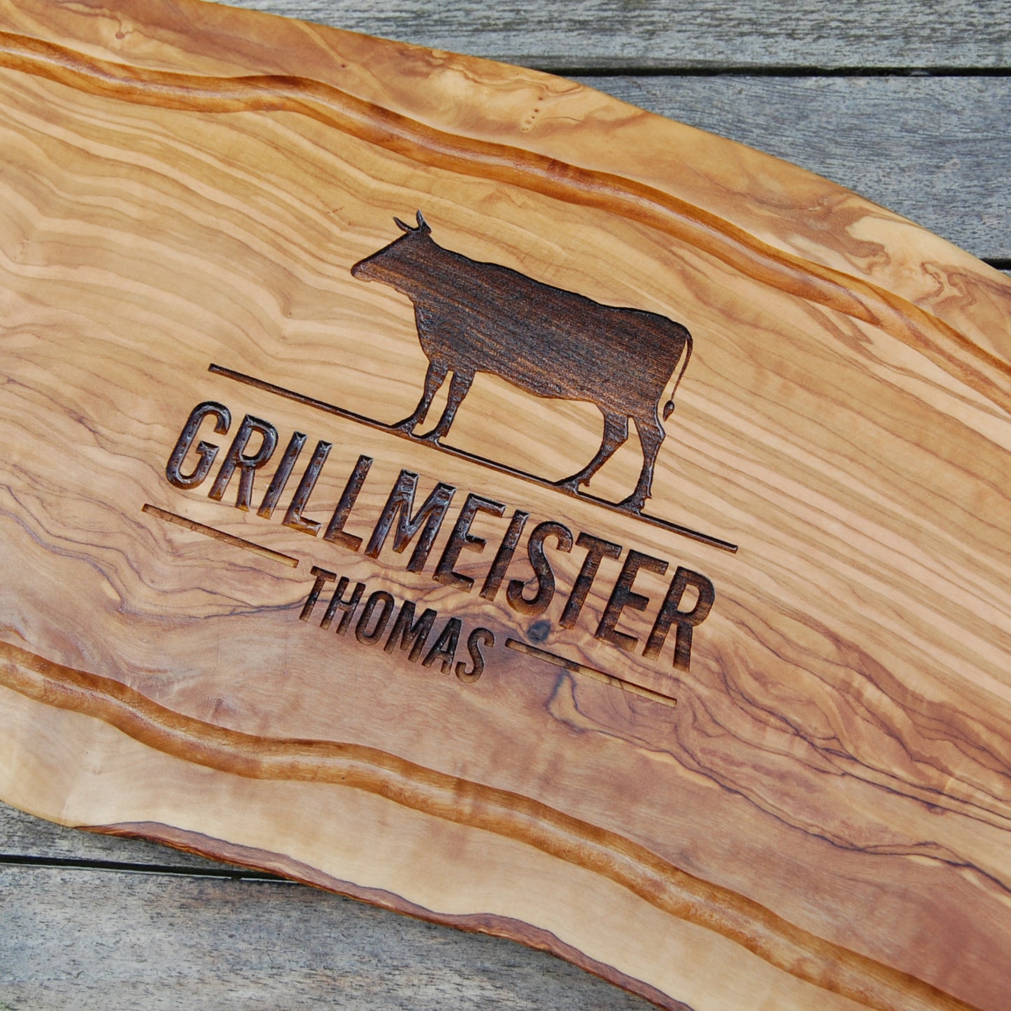 Motiv GRILLMEISTER auf Olivenholzbrett