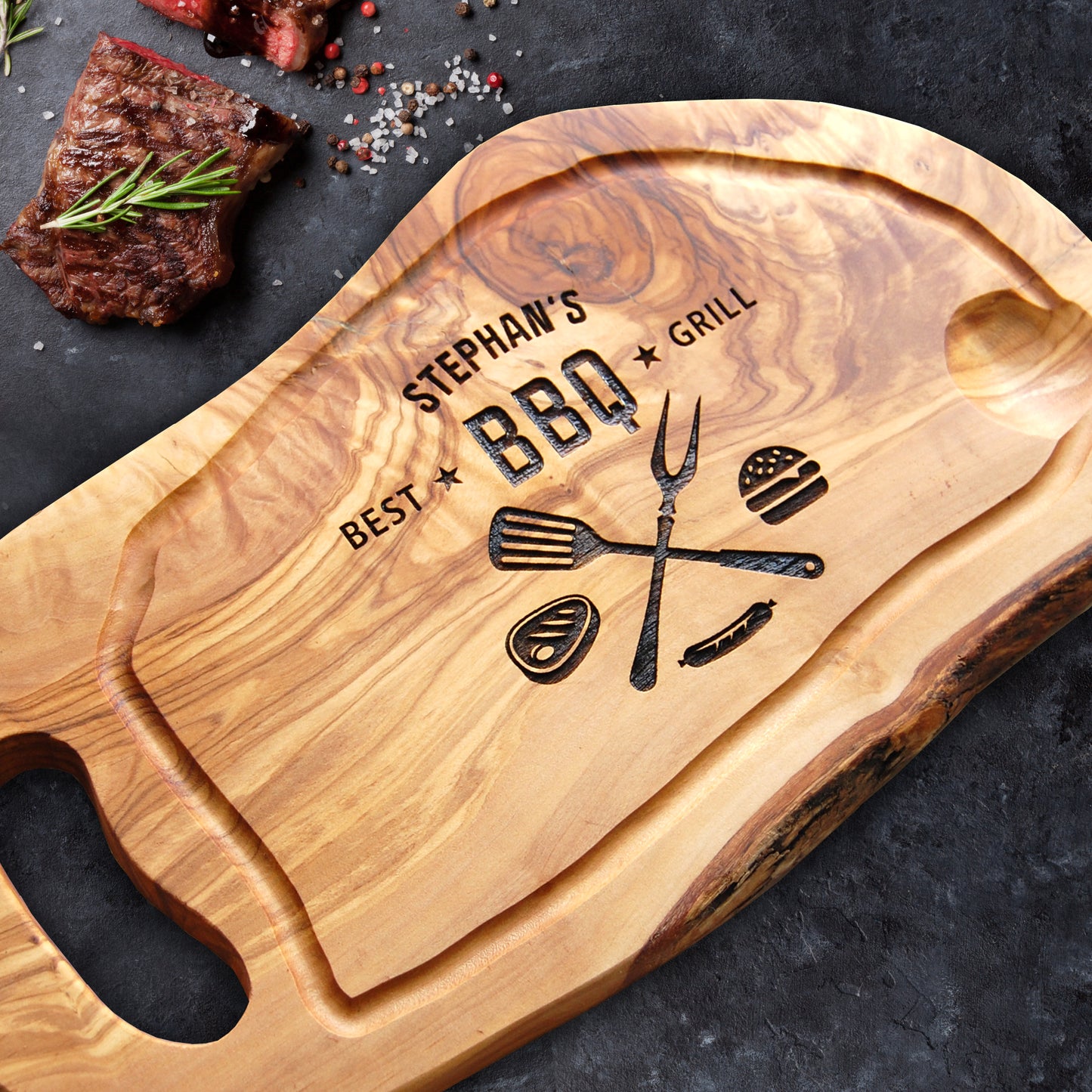 Motiv BEST BBQ GRILL auf Olivenholzbrett