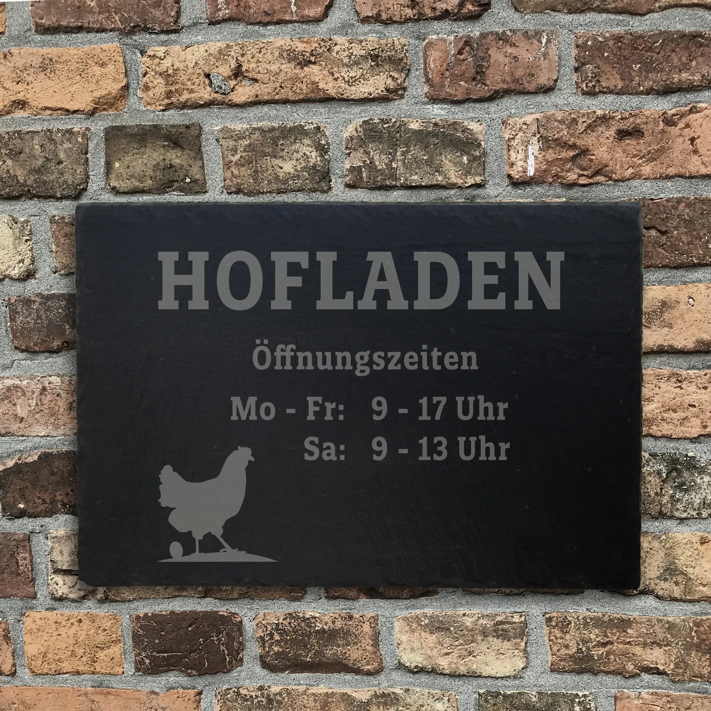 Schieferschild 30 x 20 cm oder 40 x 30 cm mit dem Motiv stilisiertes Hund und Schriftzug z.B. Hofladen oder Eierverkauf mit Öffnungszeiten als Hofladenschild oder Öffnungszeitenschild für den landwirtschaftlichen Verkauf. Dekoratives Schild indviduell anpassbar.