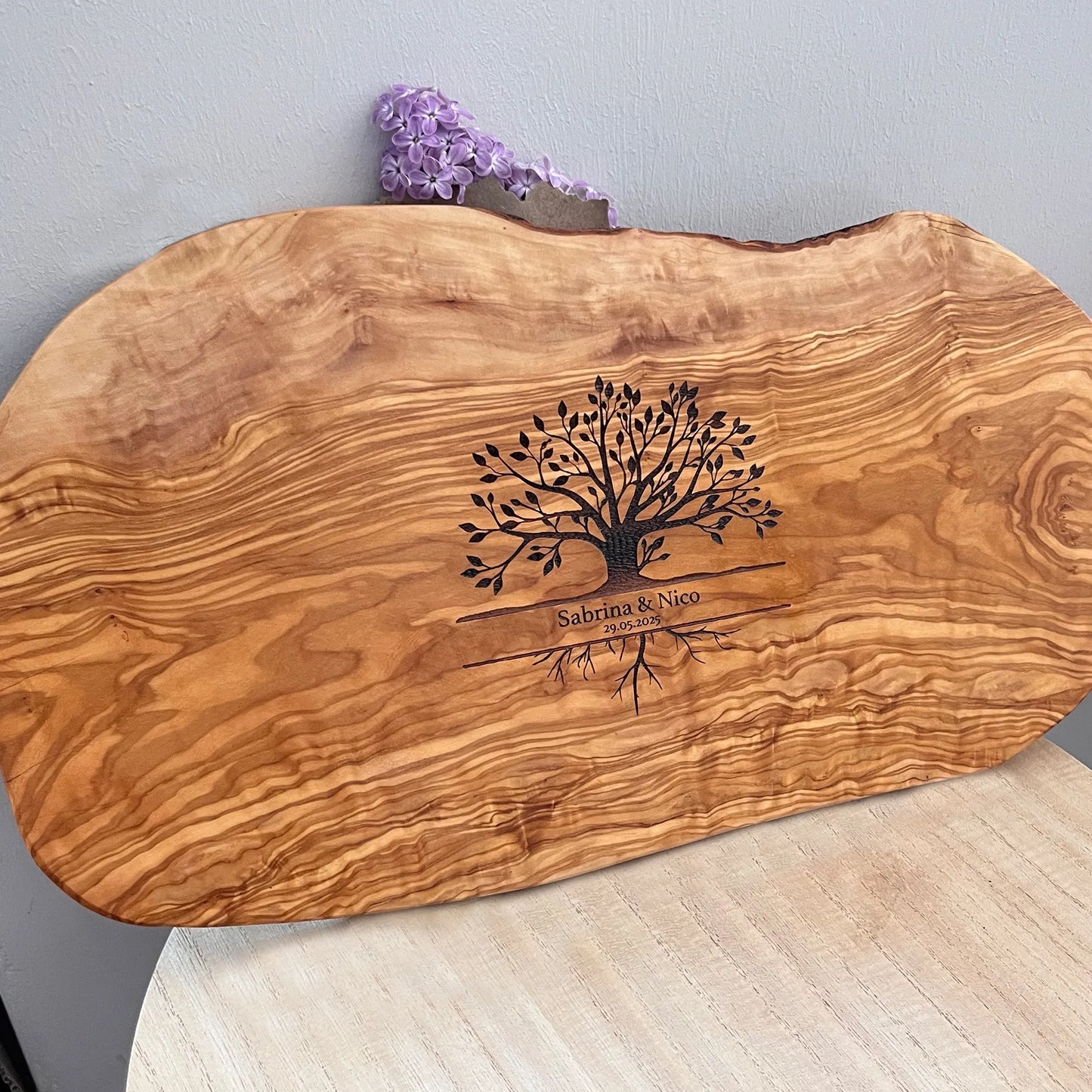 LEBENSBAUM - Personalisiertes Olivenholzbrett mit Gravur - Jeske Design