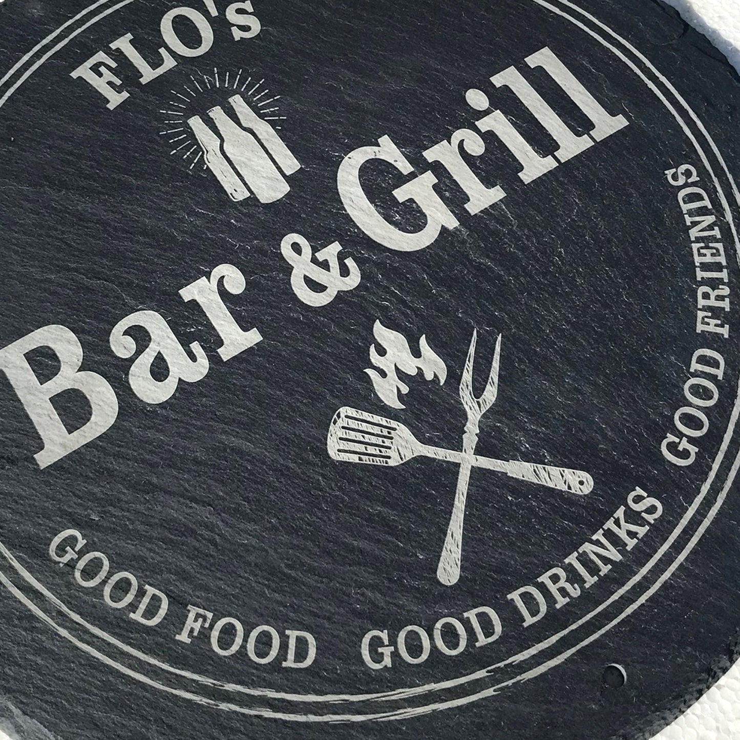 BAR & GRILL - personalisiertes Schieferschild rund für die BBQ-Ecke