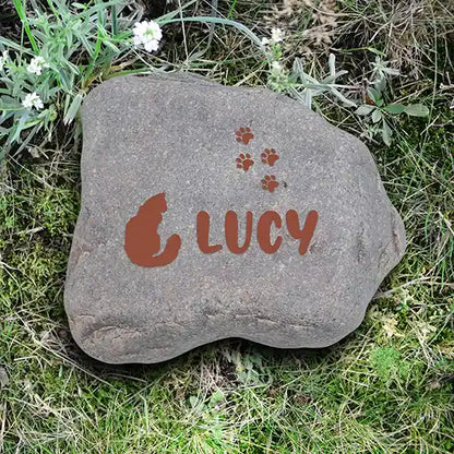 Naturstein Findling als Tiergrabstein für Hund & Katze - Stein Nr A-10 mit Schriften- und Motivauswahl - Gravur kann eingefärbt werden mit kupferbrauner Farbe - Jeske Design